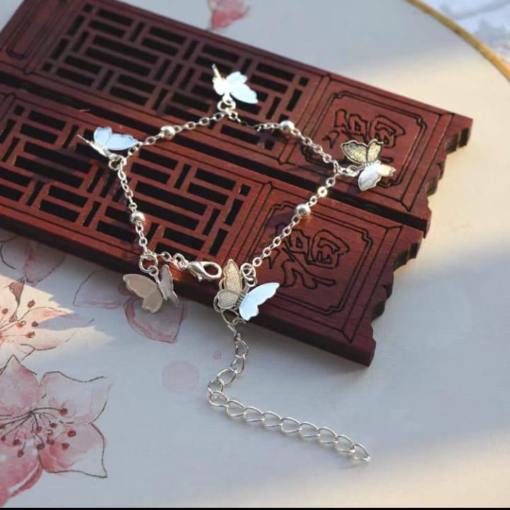 Silver Butterfly Charm Bracelet for Women – Elegant Adjustable Fashion Jewelry